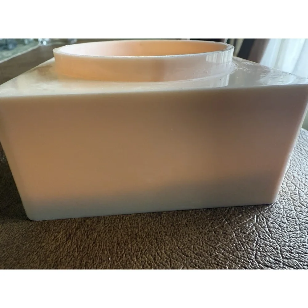 Vtg White Shoulders Bath Powder 8 Oz Poof Art Deco Style Embossed Lid w/ Powder